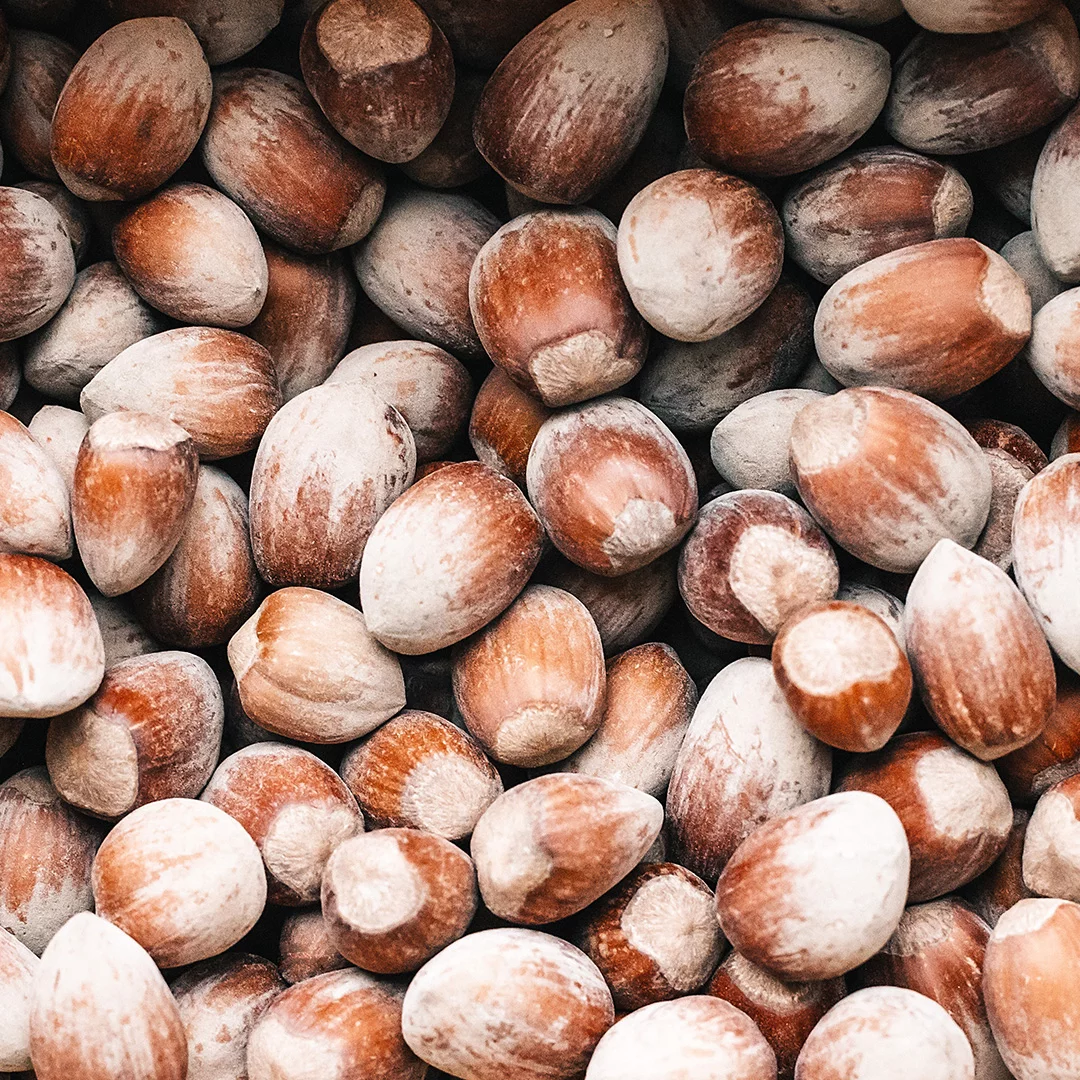 L'huile de noisette, l'alliée des peaux mixtes à grasses